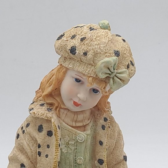 Via Veneto Collection Statue of Girl With Her Dog - Picture 7 of 10